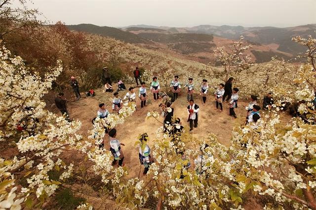 打歌是什么意思，打歌服是什么意思啊（彝族人热烈欢快的音乐party——彝族打歌）