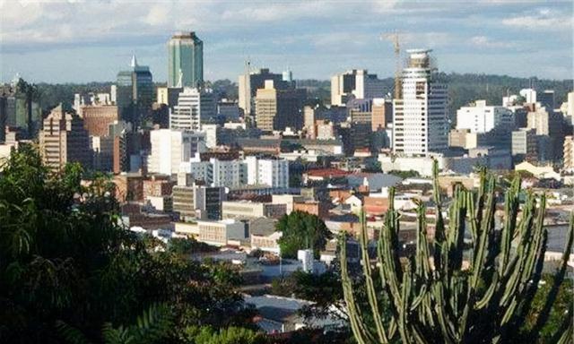 津巴布韦是哪个国家，有多少个人口（一个经济崩溃的非洲国家）