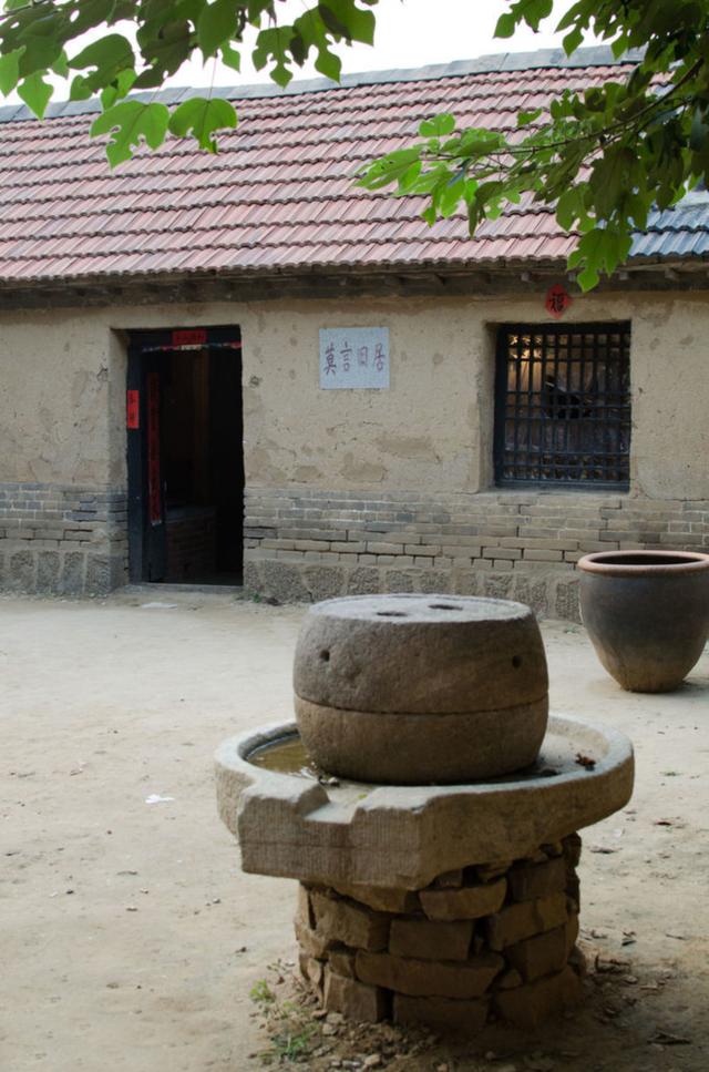 莫言个人资料，莫言资料（小学二年级毕业的妻子）