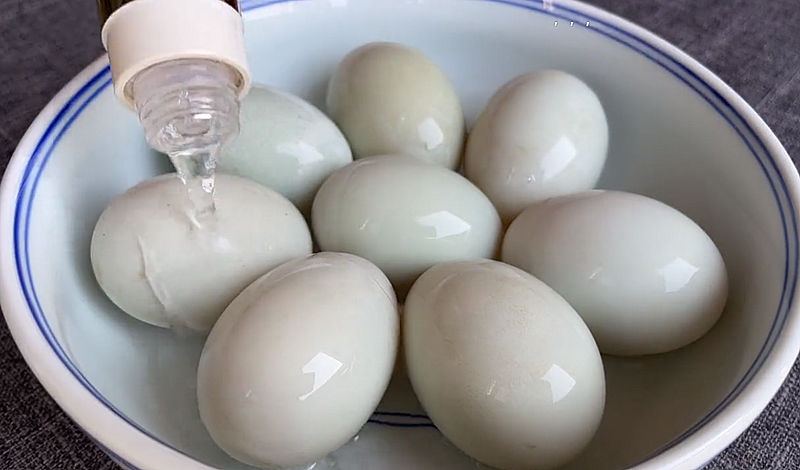 圖片[3]-【祖?zhèn)麟瑛喌懊胤健堪拙?鹽腌30天，蛋黃流油零失敗，街坊都搶-起舞食譜網(wǎng)