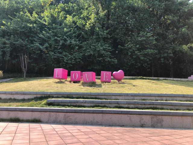 华盖山是什么，华盖山栈道悠闲游