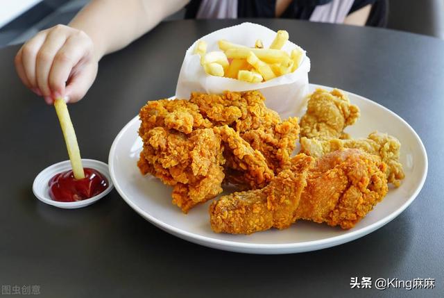 葵花籽油与玉米油哪个好吃_葵花籽油和玉米油好吗，食用油玉米油和葵花籽油哪个好（花生油排在第三梯度）