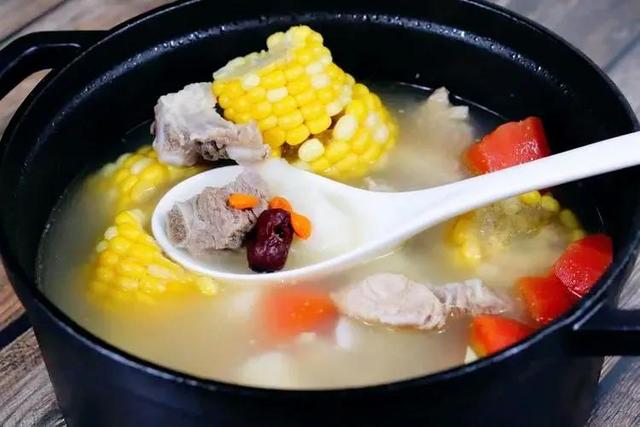 海带花生排骨可以一起煲汤吗，排骨花生海带可以一起熬汤吗（这5种蔬菜最滋补）