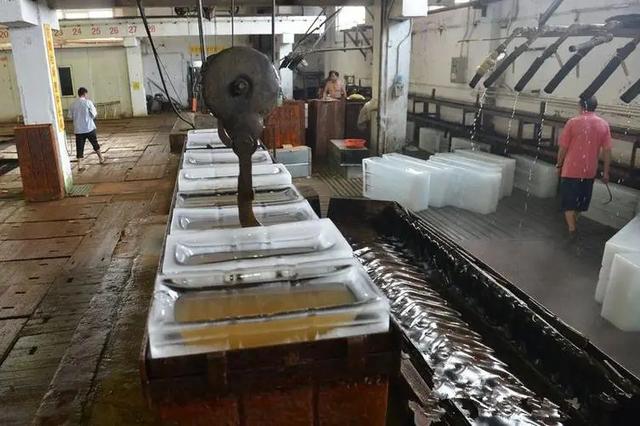 巨型冰块制作方法，一天生产15000块