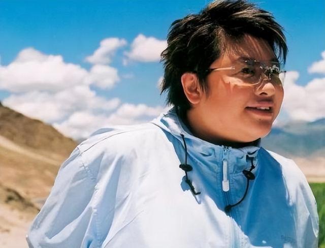 不仅名气大，军衔也高到吓人！这12个明星，个个一身正气堪称清流
