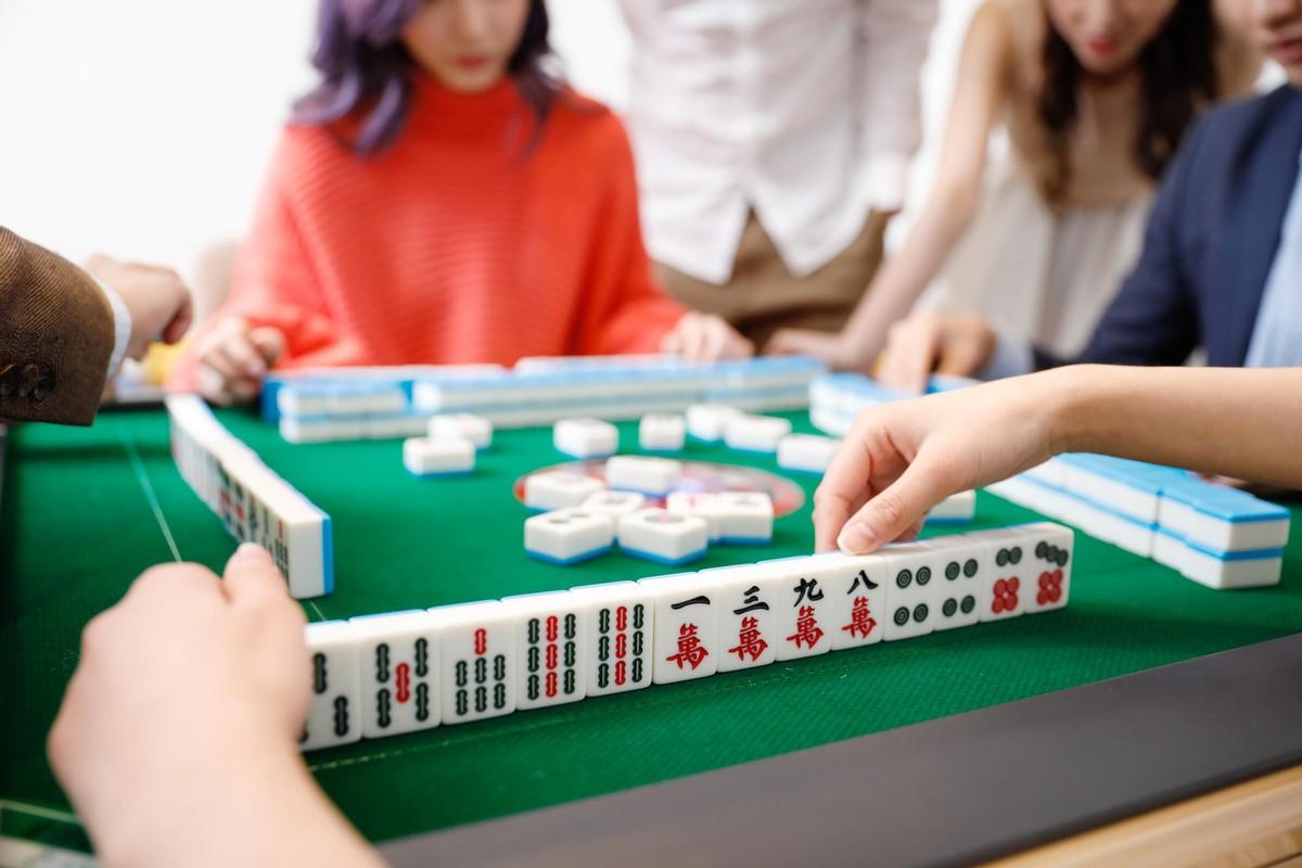 面无表情的人是啥性格，面无表情的人是啥性格的人（麻将桌上常见的四类人）