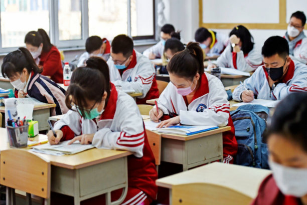 八百米怎么跑不累，跑八百怎样不累（体育老师公认的“跑步法”）