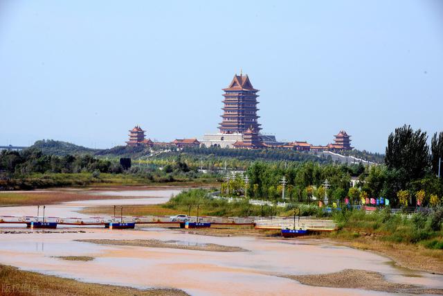 宁夏黄河楼的介绍，宁夏黄河楼的寓意（被称为“黄河金岸第一楼”）