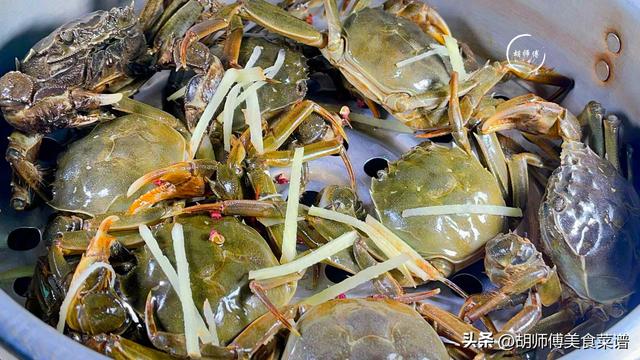 家常蒸螃蟹的做法步骤，家常蒸螃蟹的做法步骤图（蒸螃蟹：有人用冷水）