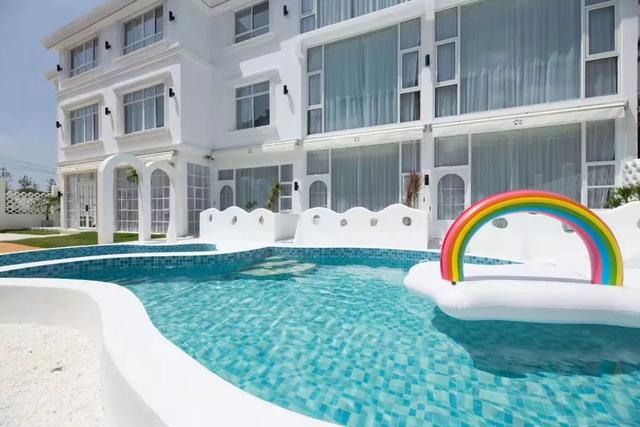 好听的房间名，好听的房间名字唯美（地中海风白房子落地窗……在浦东“圣托里尼”邂逅蓝白Dream）