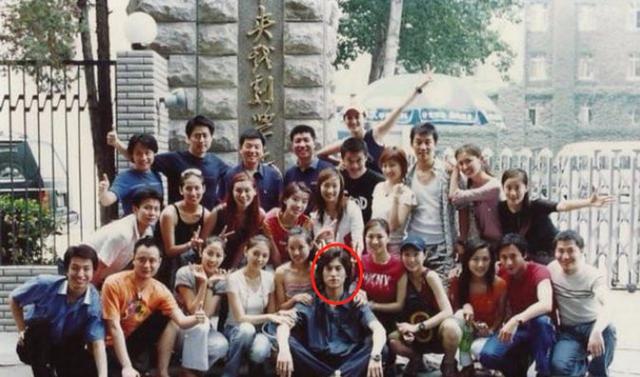 隋俊波：父亲不让谈恋爱，错过靳东保剑锋，34岁嫁导演被宠成公主