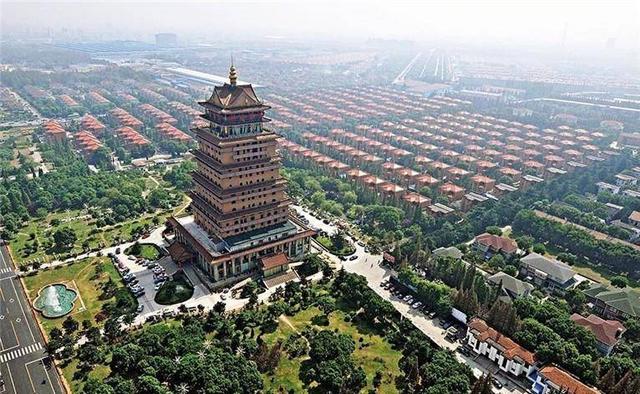 天下第一村华西村在哪个省，天下第一村的华西村（华西村：家家户户住别墅）