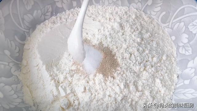 香酥芝麻烧饼的做法和配方，正宗油酥烧饼的做法和配方（分享自制麻酱烧饼）