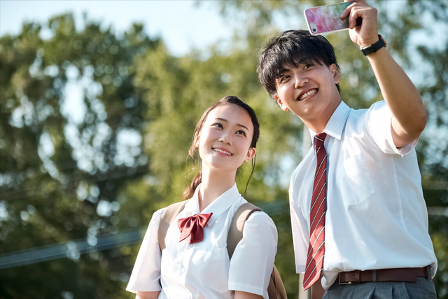 早恋男生都在想什么，青春期男生整天都在想些什么（青春期男孩早恋有这几种表现）