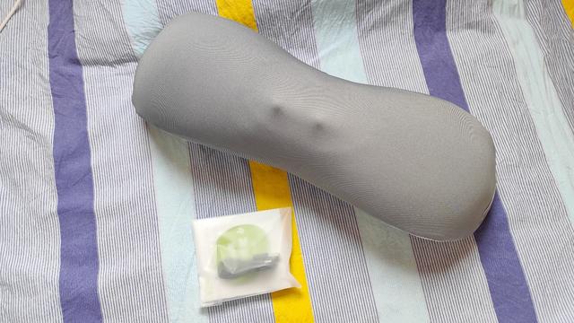 护颈枕的正确枕法，正确戴脖枕（热敷、按摩双面结合）