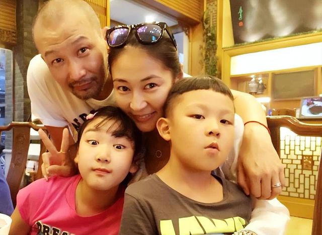 导演管虎个人简历，见证您与妈妈的患难与恩爱
