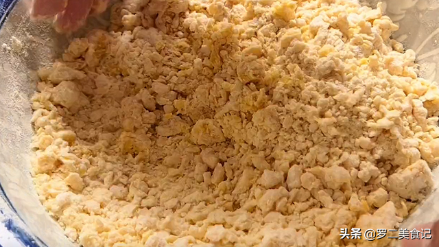 烫面饼怎么做又软又香，烫面饼怎么做又软又香窍门（出锅暄软多层）