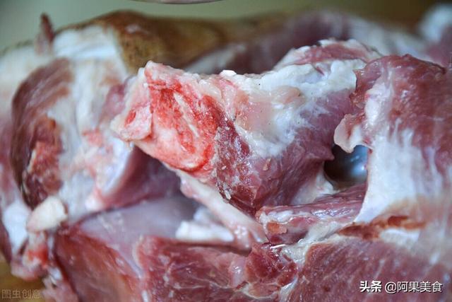如何挑选新鲜健康的猪肉，新鲜猪肉怎么挑选（注水肉和病猪肉以及合成肉）