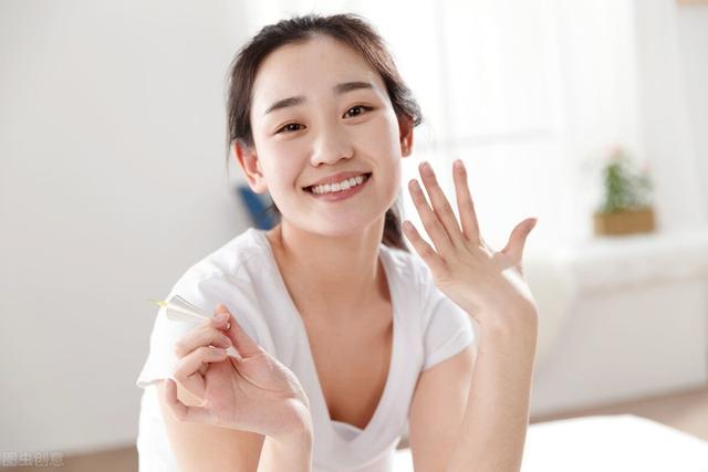 一个新手学美容要多久，30岁学美容是不是太晚了（化妆小白想学习化妆）