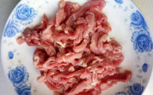 如何做鲜姜炒肉，炒肉用什么姜（姜丝肉的家常做法）