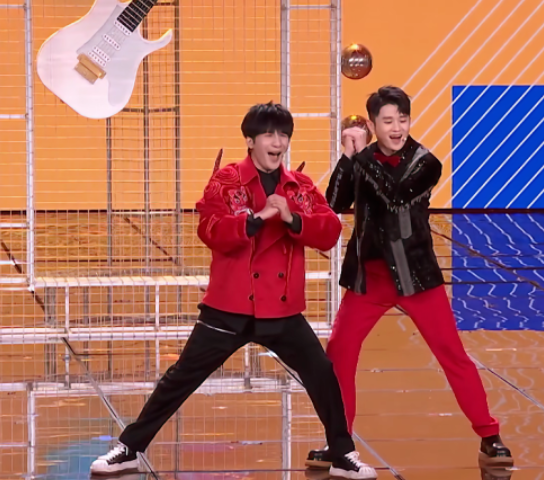 倍儿爽大张伟歌词，大张伟的倍儿爽歌（靠《倍儿爽》翻红）