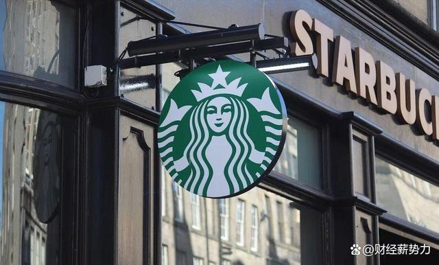 依云矿泉水多少钱，依云矿泉水多钱一瓶（星巴克里的依云水卖那么贵根本没人买）