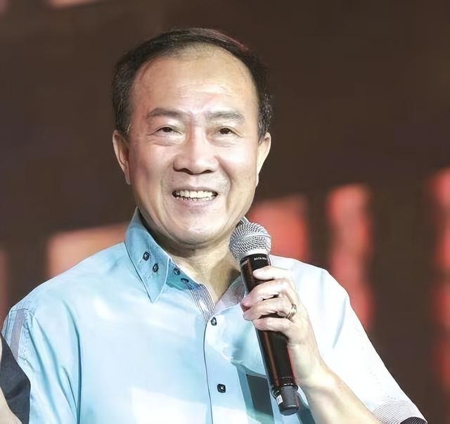 侯耀文妻子，侯耀文妻子照片（为何要不顾世俗眼光）