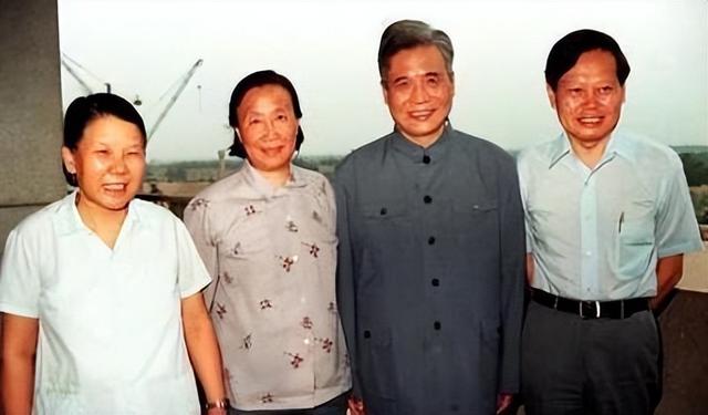 邓稼先子女，邓稼先的故事简介子女（邓稼先在女儿去美国读研前一天）