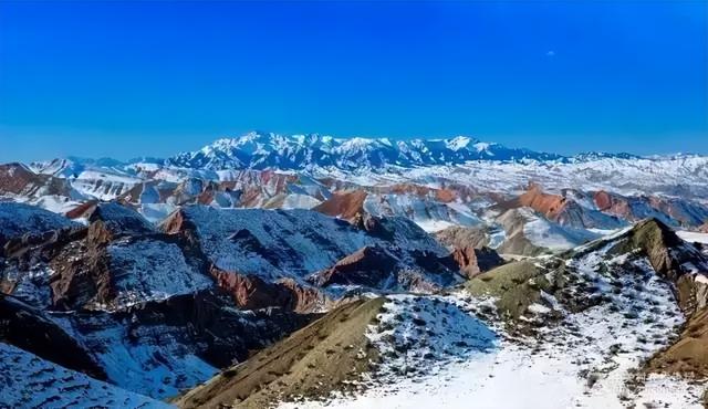新疆的三大山是哪些，新疆有名的三座山（新疆有座连绵的大山）