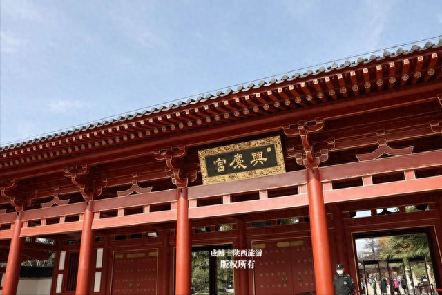 李隆基杨贵妃曾在此欢歌燕舞，如今是城市公园，市民文化浓郁