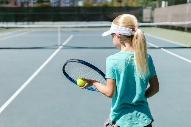 美女打网球健身常识，美女打网球健身常识大全（打网球一定要注意的五件事）