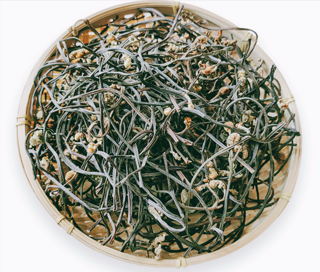 水蕨菜和山蕨菜的区别有哪些，山野菜水蕨菜（被称为山菜之王的蕨菜会不会致癌）