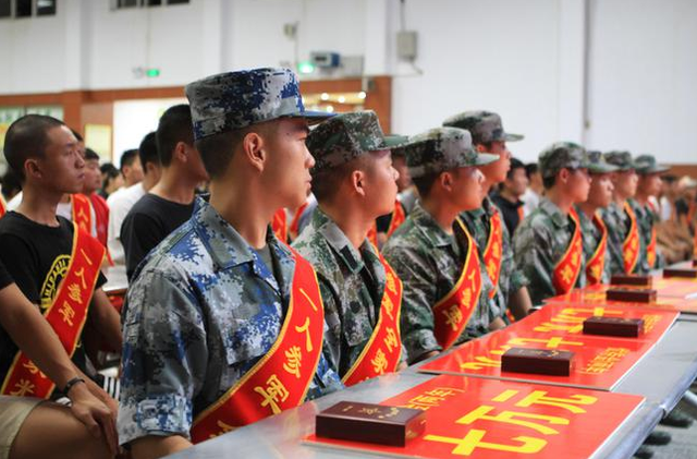 当兵有工资吗，6种家庭不能参军（本科生当两年兵能拿七笔钱）