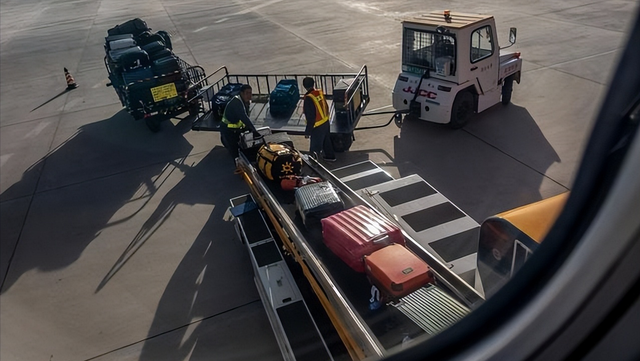 唇釉能带上飞机吗，口红能不能带上飞机（免税店购物需要这样做）