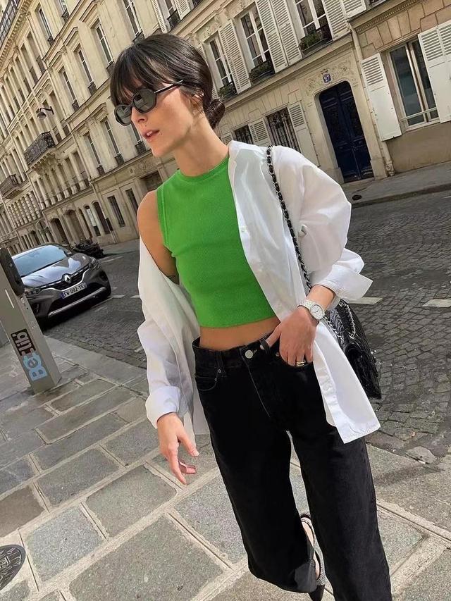 皮肤偏黑适合穿什么颜色的衣服，肤色偏黑适合穿什么颜色的衣服（肤色黝黑的中年女人）