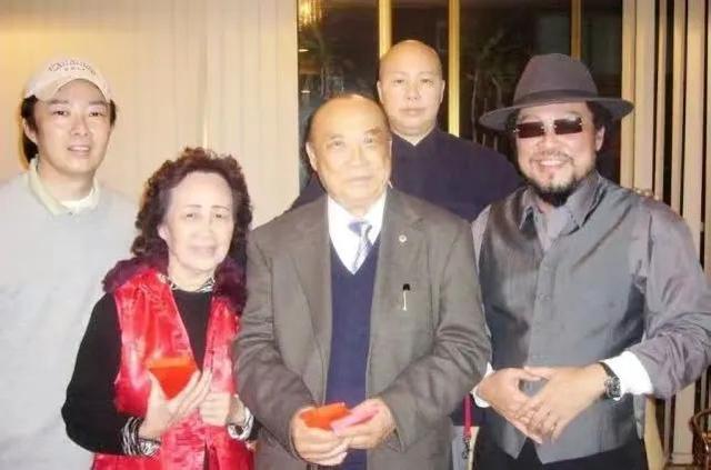 费玉清三姐弟：反目背后有真情，俗世的抛名舍利，出家的挥金如土