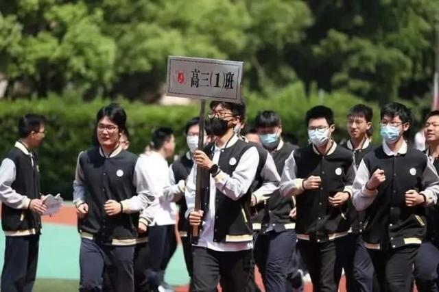 写给高考学姐学长的话简短，学弟学妹送祝福