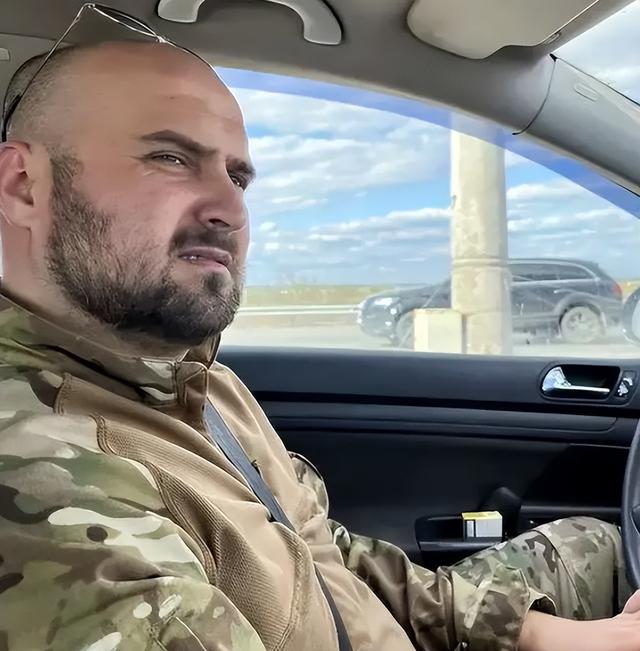 顿巴斯大战是21世纪最大地面战，在战友腐烂的尸体旁边吃饭