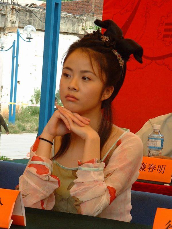 连奕名前妻陈佳妍：离婚后独自抚养女儿，不用男人也幸福
