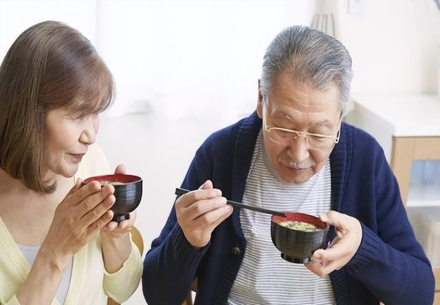 中年夫妻没有了性生活婚姻还能维持不，夫妻没有了性生活婚姻还能维持多久（就不能有夫妻生活了吗）