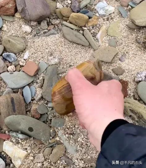 彩陶石收藏价值，彩陶石产地是哪里（湖南80后大哥业余时间捡的彩陶奇石）