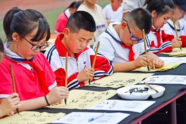 同学会游戏节目最火，同学聚会节目表演大全（明山区东胜小学——寓教于乐）