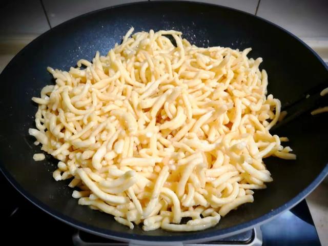 沙琪玛的制作方法，自己制作沙琪玛怎样做（自己做吃的也放心​）