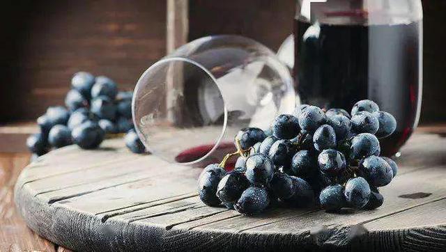 家庭自制葡萄酒的做法，家庭自制葡萄酒的简单做法（家庭怎样自酿葡萄酒）