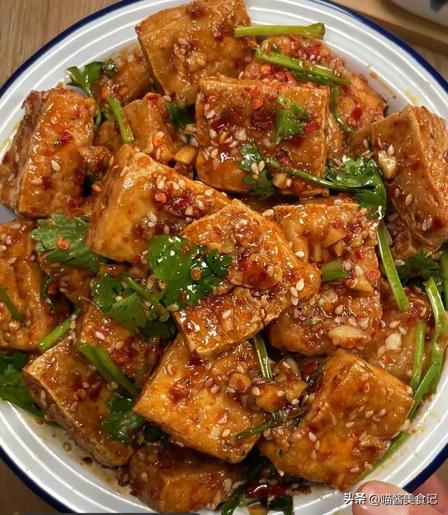 炸豆腐怎么做好吃，炸豆腐简单酥脆好吃（后悔没有早点发现这个炸豆腐）