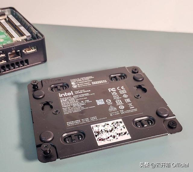 合金弹头峡谷战，合金弹头通关图片（仅约一瓶饮料容积的千元级迷你主机）