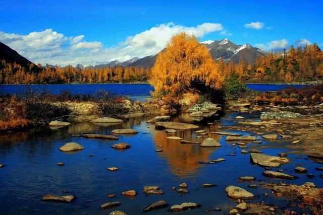 世界旅游日是哪天，世界旅游日是哪一天（这个秋天我们一起出发）