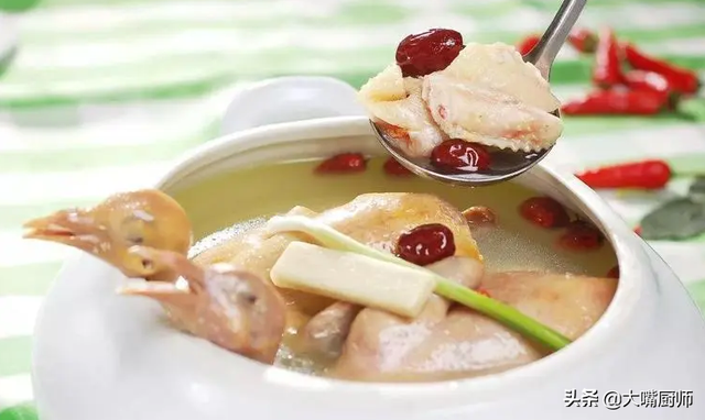 鸽子煲多久，鸽子煲汤要煲多久时间（炖鸽子汤牢记“2不”）