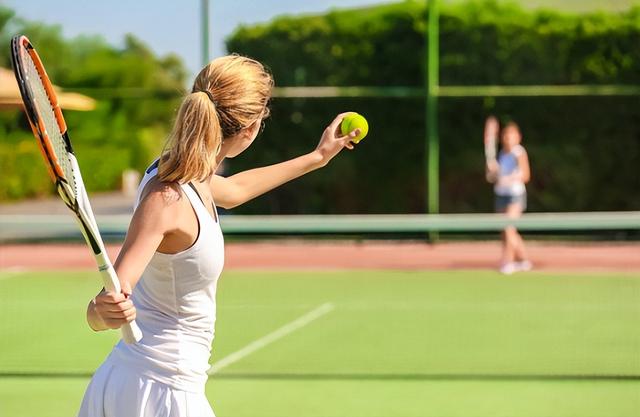 美女打网球健身常识，美女打网球健身常识大全（打网球一定要注意的五件事）
