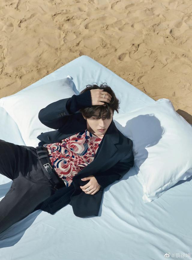 可爱帅气的蔡徐坤舞台图片精选 喜欢他的举个手呀，蔡徐坤照片高清帅气可爱（蔡徐坤帅照合集，简直不要太帅）